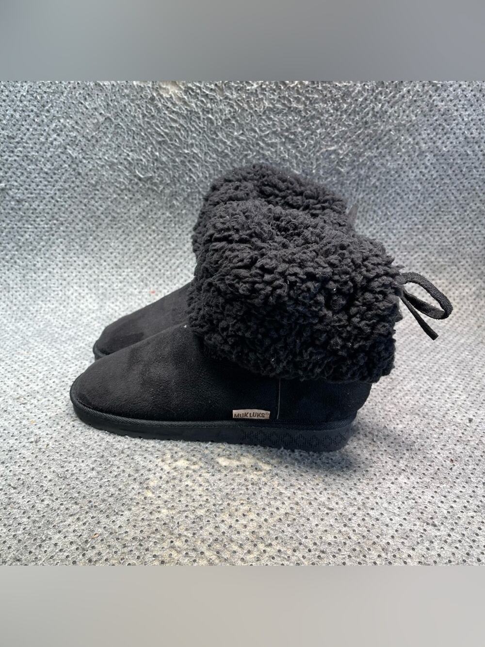 Muk Luks Faux Lined Black Slipper Boots Ties in Back Shoes Size 7 Women's.